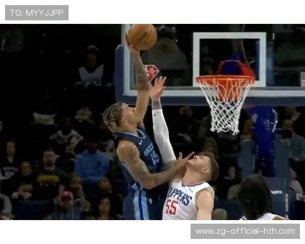 勇士球星反手上篮点燃主场气氛